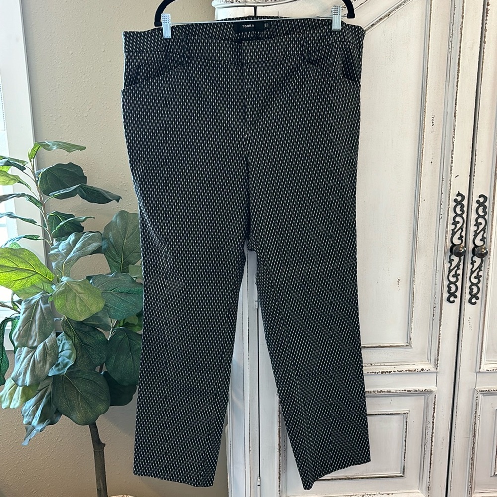 Torrid Pants Women’s Plus Size 24R Rayon Blend Diamond Pattern